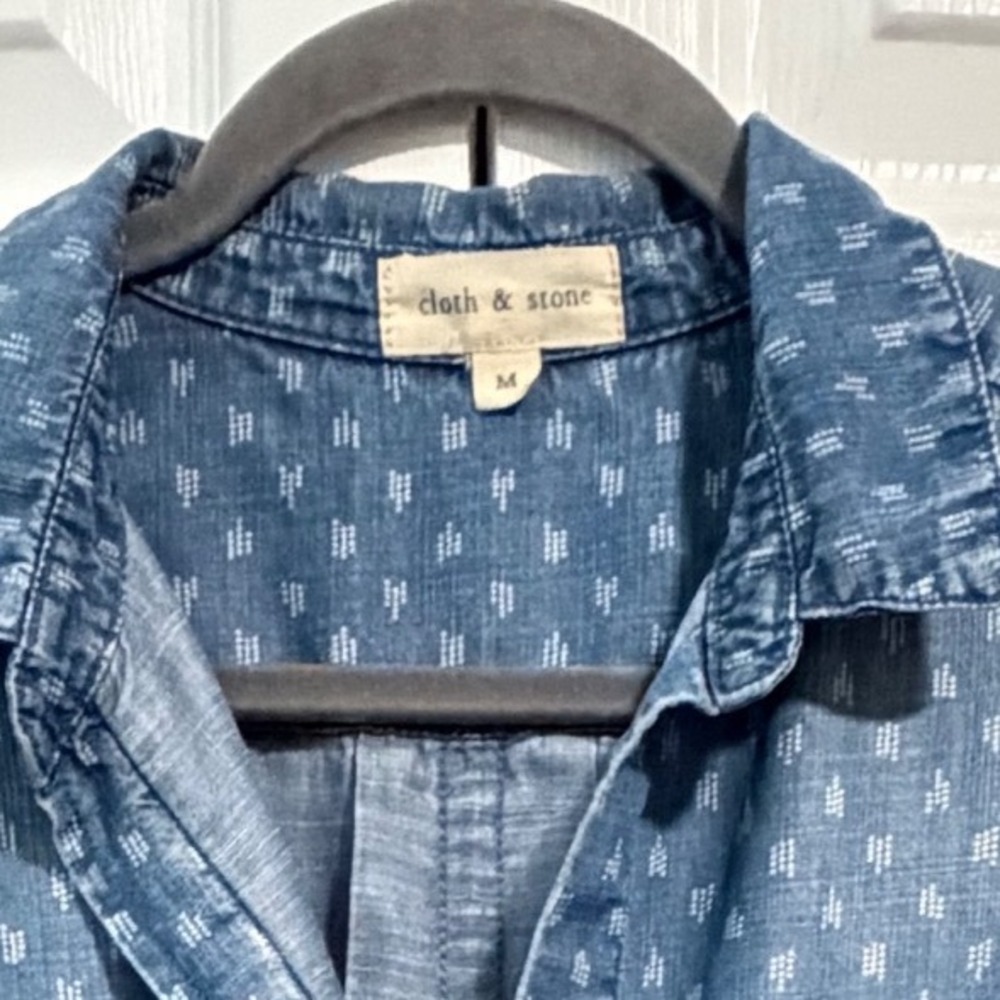 Cloth & Stone Blue Dash Print Chambray Button Down Shirt Womens Medium - Picture 5 of 6